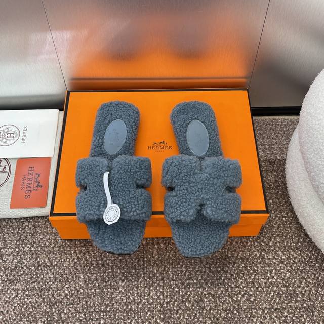爱马仕 Hermes 秋冬经典款 Oran 糖果色工字拖女鞋 H家平底圆头露趾羊羔毛拖鞋 材质：鞋面100%进口羊羔毛+意大利真皮大底 Size: 35-42